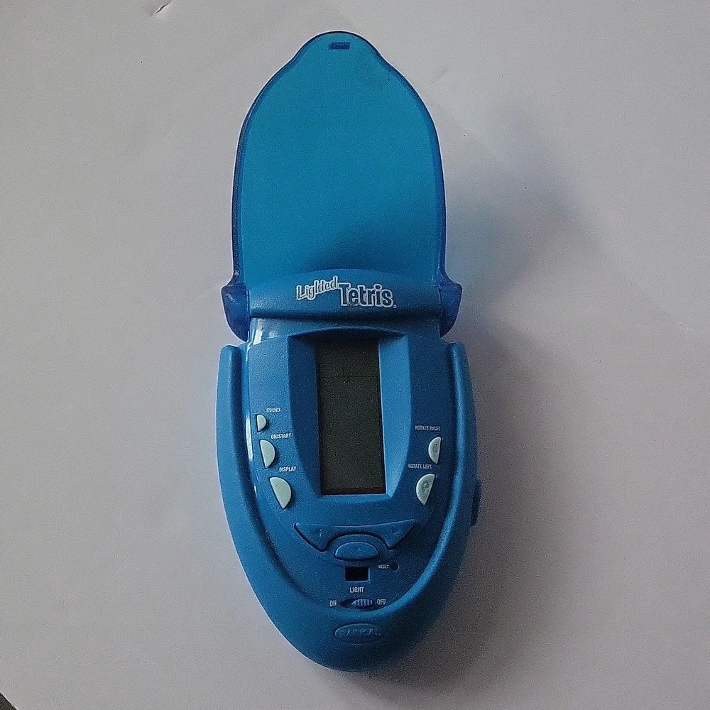 Tetris Lighted Electronic Handheld Travel Game Radica Fliptop Blue 2004 RADICA